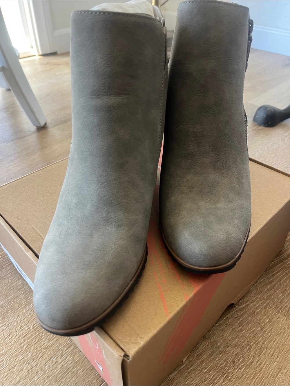 SOUL Naturalizer Gray Suede Ankle Booties - Picture 1 of 9
